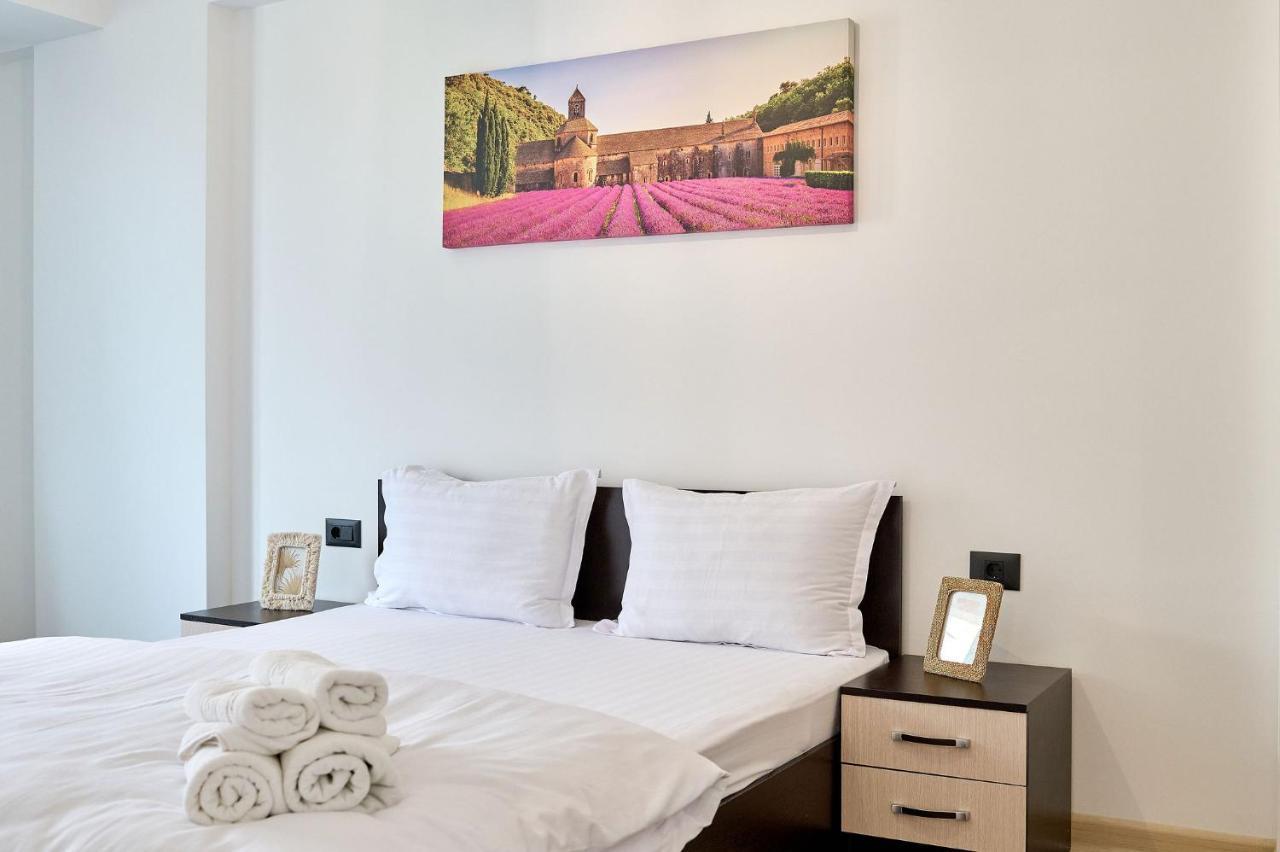 Retro Apartment In Infinity Beach Resort Mamaia Esterno foto